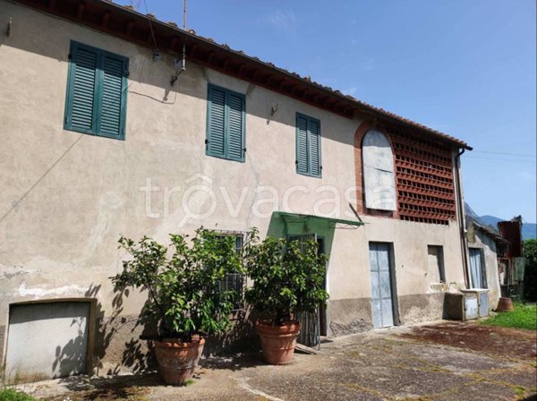 casa indipendente in vendita a Capannori in zona Marlia