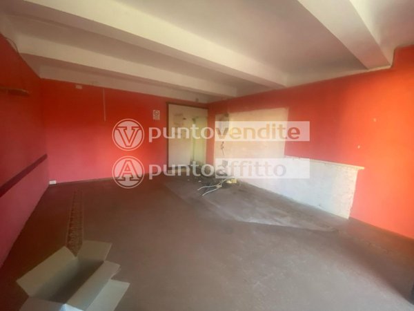 negozio in vendita a Capannori in zona Marlia