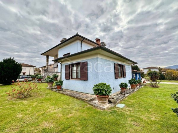 casa indipendente in vendita a Capannori in zona Lammari