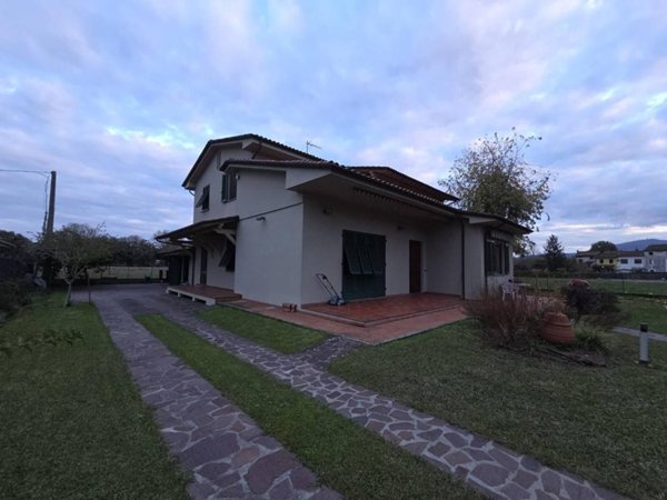 casa indipendente in vendita a Capannori in zona Lunata
