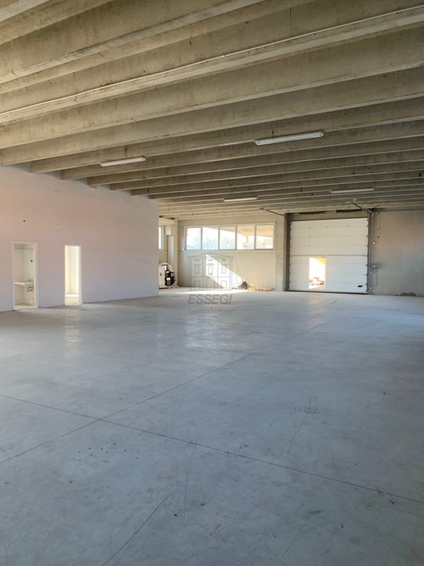 locale di sgombero in vendita a Capannori