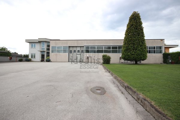 locale di sgombero in vendita a Capannori