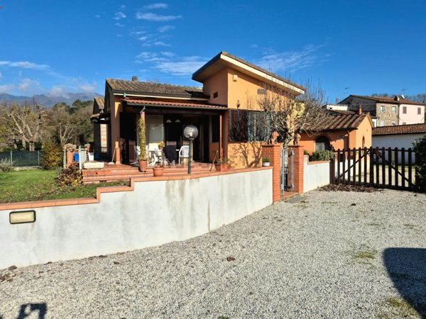 casa indipendente in vendita a Capannori