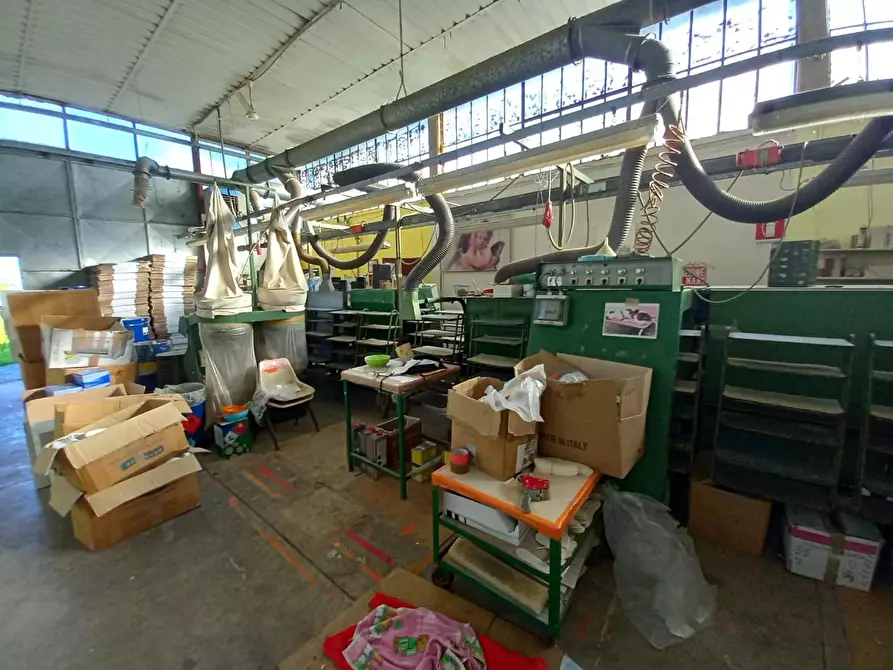 ufficio in vendita a Capannori in zona Marlia