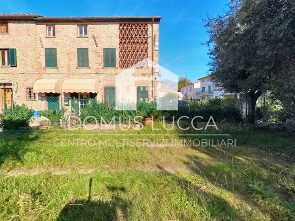 casa indipendente in vendita a Capannori in zona Segromigno in Monte