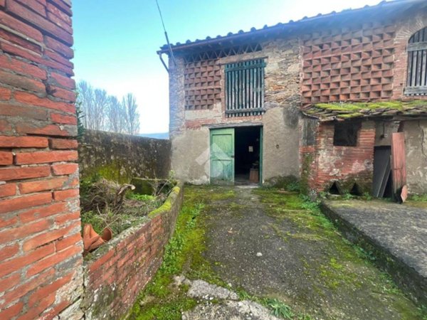 casa indipendente in vendita a Capannori in zona Santa Margherita