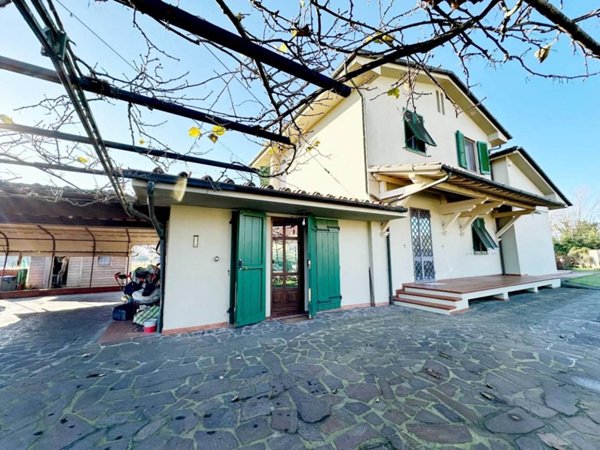 casa indipendente in vendita a Capannori in zona Lunata