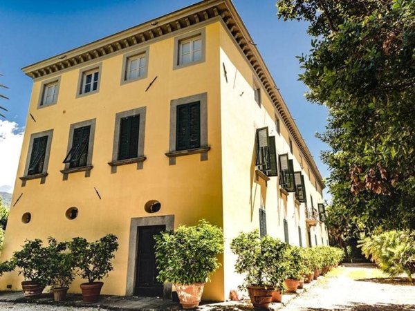 villa in vendita a Capannori in zona Marlia