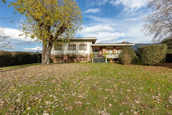 casa indipendente in vendita a Capannori in zona Marlia