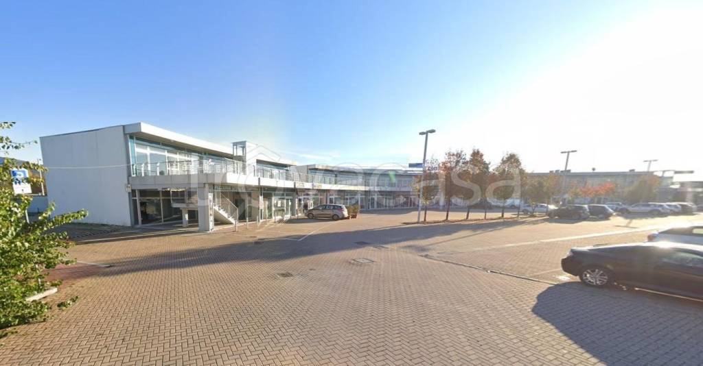 negozio in vendita a Capannori in zona Lammari