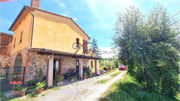 casale in vendita a Capannori in zona Lunata