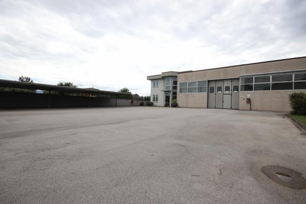 locale di sgombero in vendita a Capannori