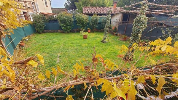 casa indipendente in vendita a Capannori