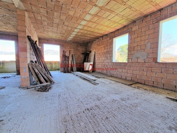 casa indipendente in vendita a Capannori in zona Marlia