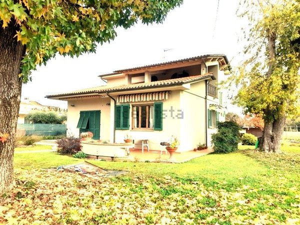 casa indipendente in vendita a Capannori in zona Lunata