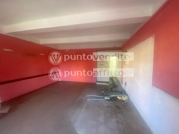 negozio in vendita a Capannori in zona Marlia