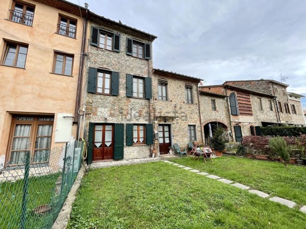 casa indipendente in vendita a Capannori