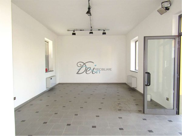 ufficio in vendita a Capannori in zona Lammari