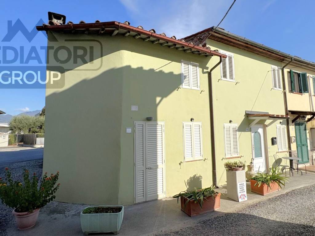 appartamento in vendita a Capannori in zona Lammari