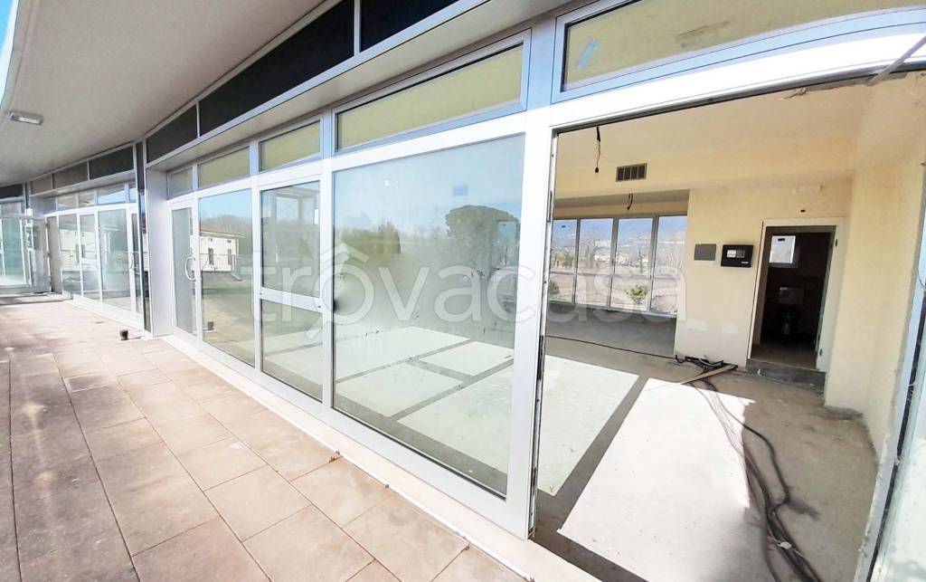 ufficio in vendita a Capannori in zona Lunata