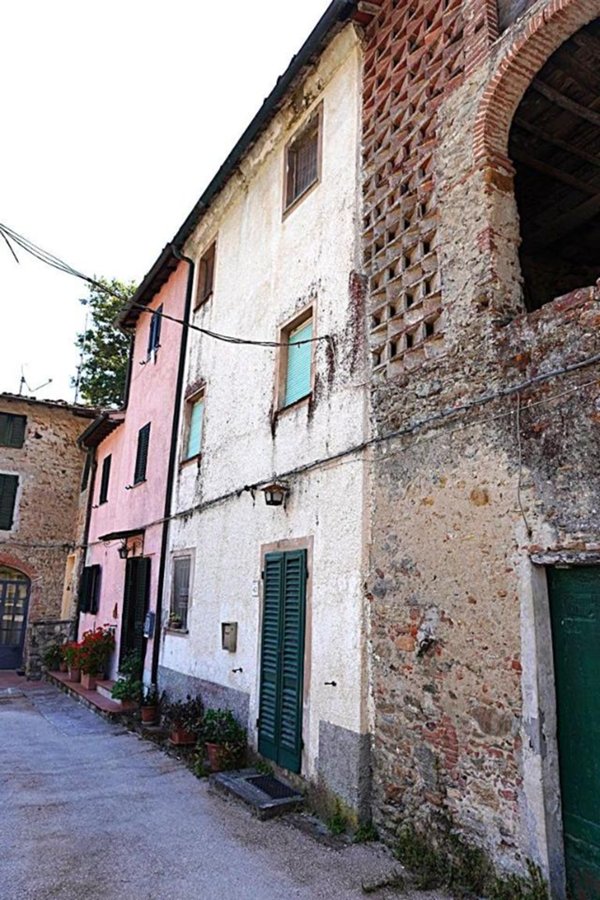 casa indipendente in vendita a Capannori in zona Vorno