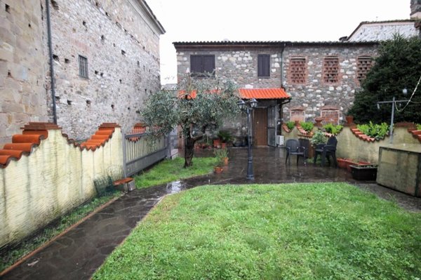 casa indipendente in vendita a Capannori in zona Lammari