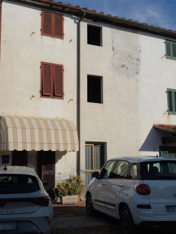 casa indipendente in vendita a Capannori in zona Segromigno in Monte