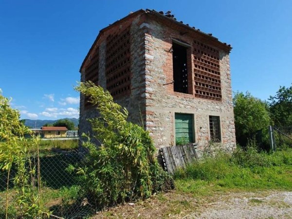 casale in vendita a Capannori in zona Lammari