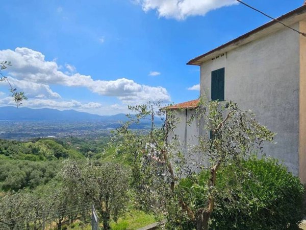 casa indipendente in vendita a Capannori in zona San Gennaro