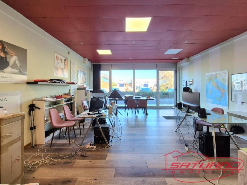 ufficio in vendita a Capannori in zona Guamo