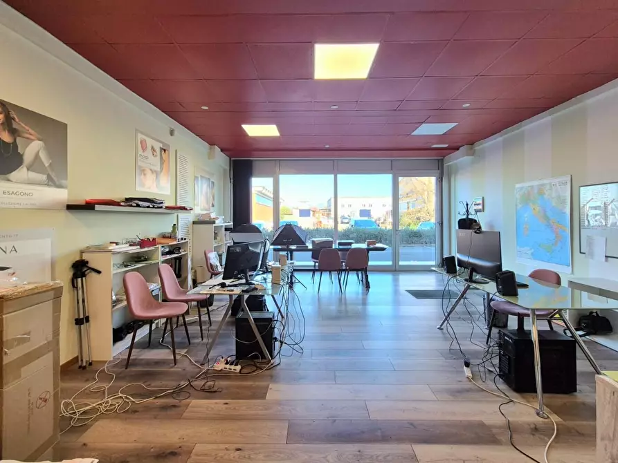 ufficio in vendita a Capannori in zona Guamo