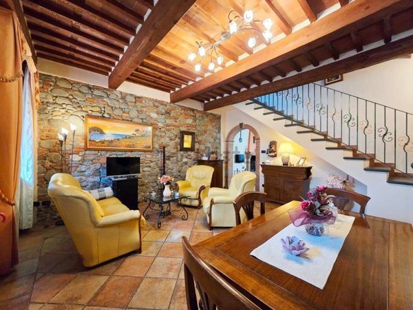 casa indipendente in vendita a Capannori in zona Lammari