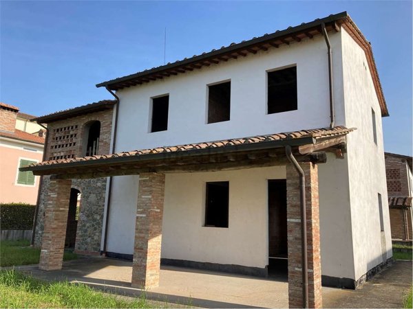 casa indipendente in vendita a Capannori