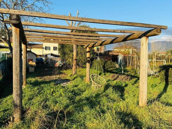 casa indipendente in vendita a Capannori in zona Lammari