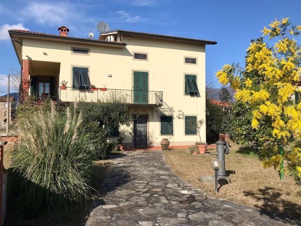 casa indipendente in vendita a Capannori in zona Lammari
