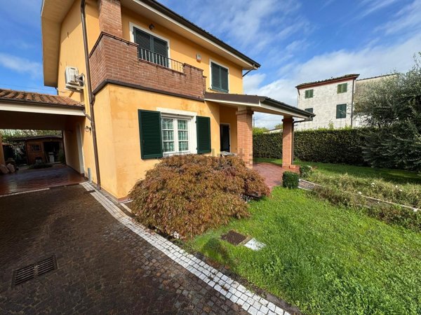 casa indipendente in vendita a Capannori in zona Lammari