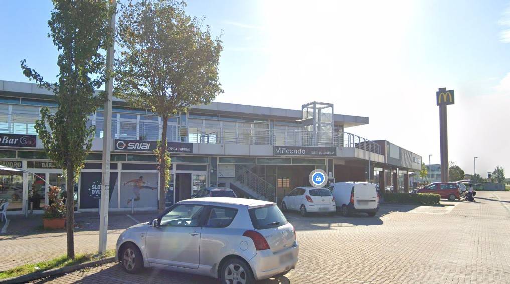 negozio in vendita a Capannori in zona Marlia