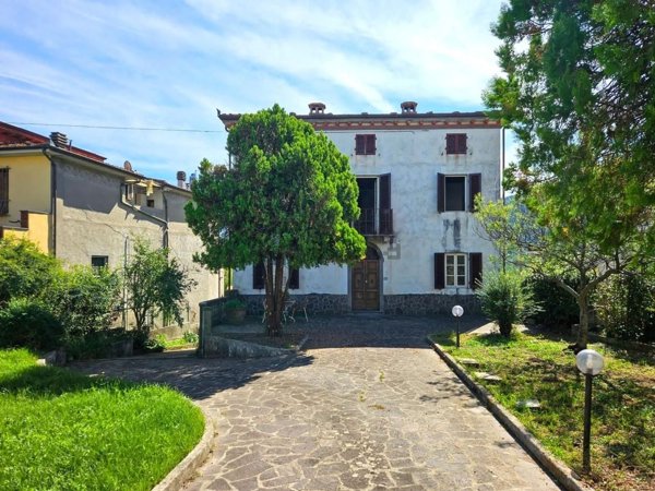casa indipendente in vendita a Capannori in zona Castelvecchio di Compito