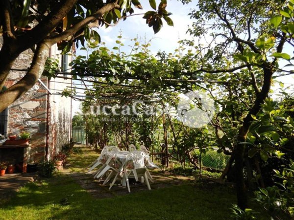 casa indipendente in vendita a Capannori in zona Lammari