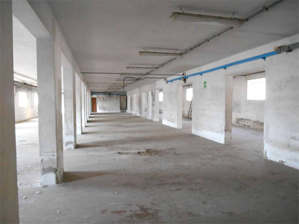 locale di sgombero in vendita a Capannori in zona Lunata