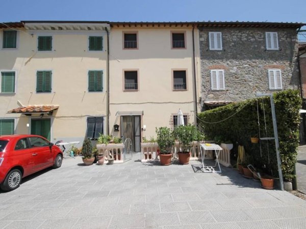 casa indipendente in vendita a Capannori in zona Marlia