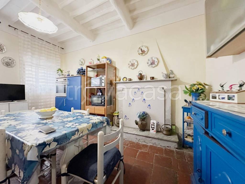 intera palazzina in vendita a Capannori in zona Castelvecchio di Compito