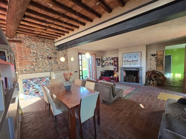 casa indipendente in vendita a Capannori in zona Marlia