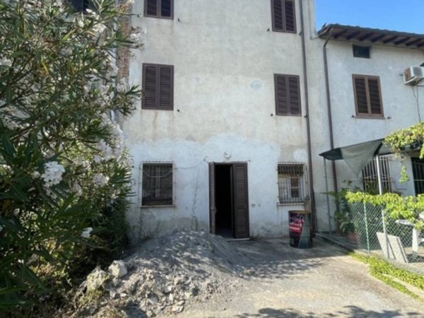 casa indipendente in vendita a Capannori in zona Lunata