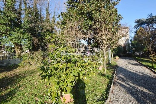 casa indipendente in vendita a Capannori in zona Lunata