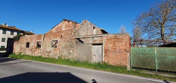 rudere in vendita a Capannori