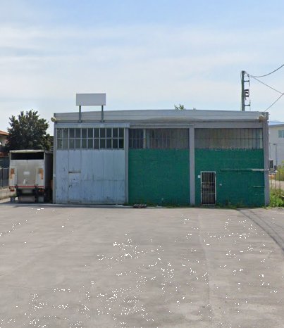 locale di sgombero in vendita a Capannori in zona Lunata