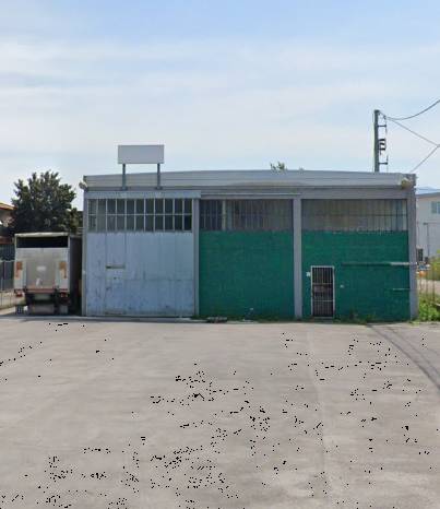 locale di sgombero in vendita a Capannori in zona Lunata