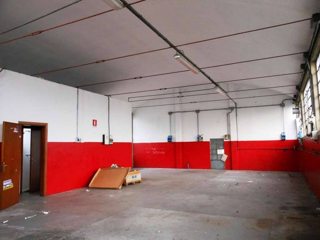 locale commerciale in vendita a Capannori in zona Segromigno in Monte