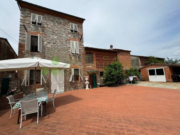 casa indipendente in vendita a Capannori in zona Lunata